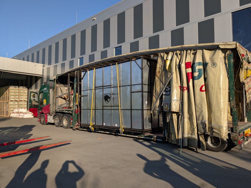 Finally here – our new metal milling machine!