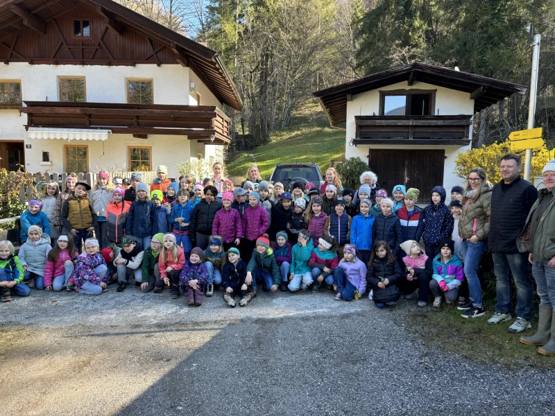 Fischbesatz mit der Volksschule Erl &ndash; Ein lehrreicher Tag in der Natur