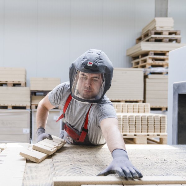 👷‍♂️ Safe at the CNC – because health matters 🔒