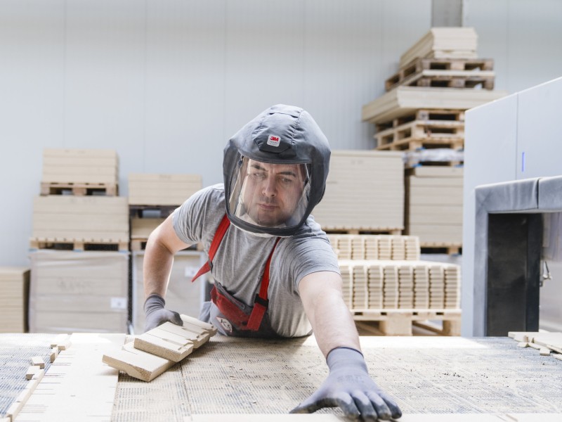 👷‍♂️ Sicher an der CNC – weil Gesundheit zählt 🔒