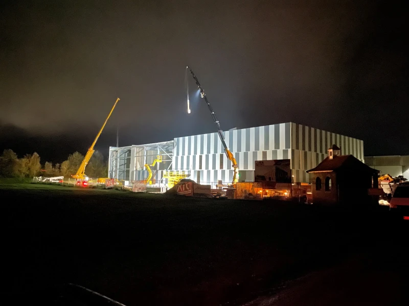 Neubau: Nachtmontage